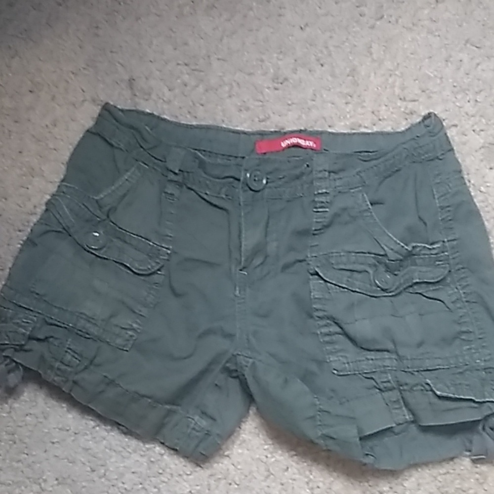 I am selling UNIONBAY cargo shorts